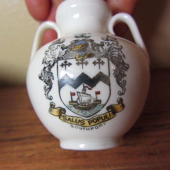 W.H. Goss crested heraldry china vintage Southport (GC070 Grace) - Picture 5 of 7